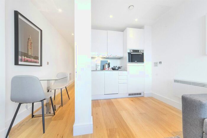 Apartment To Rent In High Street, Slough, SL1