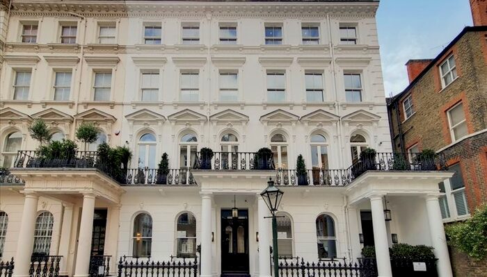 2 Bedroom Flat To Rent In Prince Of Wales Terrace, London, W8