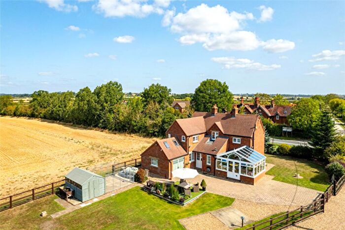3 Bedroom Detached House For Sale In Buckingham Road, Weedon, Aylesbury, Buckinghamshire, HP22
