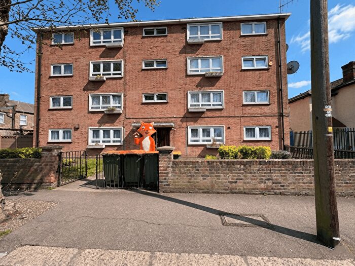 2 Bedroom Flat For Sale In Gladding Road, Manor Park, London, E12