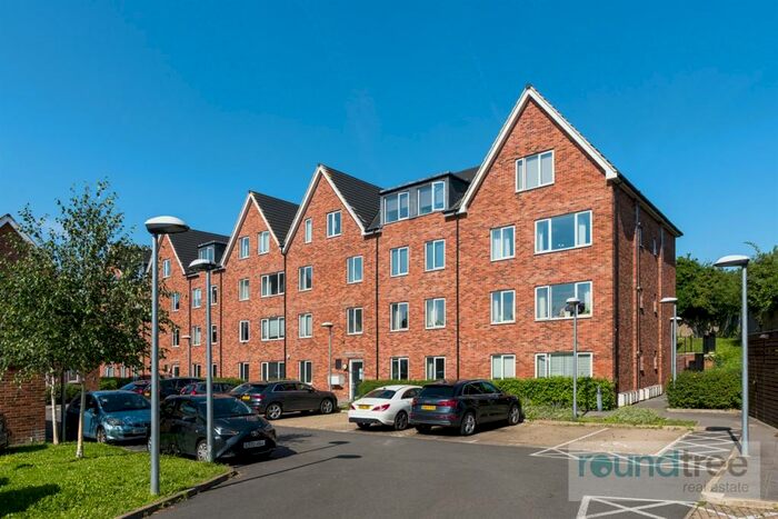 2 Bedroom Apartment To Rent In Baldwin Court, Highfield Avenue, Golders Green, NW11