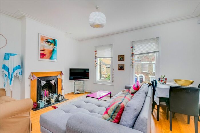 2 Bedroom Flat To Rent In Eversleigh Road, London, SW11