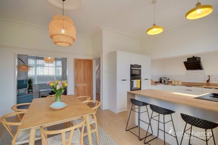 3 Bedroom Semi-Detached House For Sale In Henderson Road, St Gabriels, Sunderland, SR4