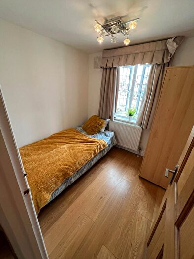 8 Bedroom Terraced House To Rent In Green Lane, Edgware, HA8