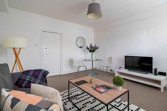 1 Bedroom Flat To Rent In Dolphin Square, London, SW1V