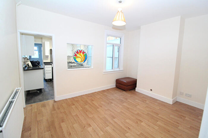 3 Bedroom Terraced House To Rent In Gordon Road, Chatham, ME4