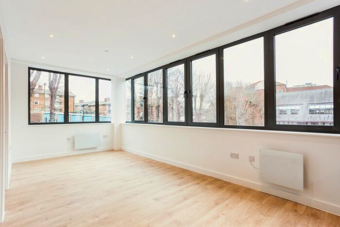 1 Bedroom Flat To Rent In Station Road, Redhill, RH1