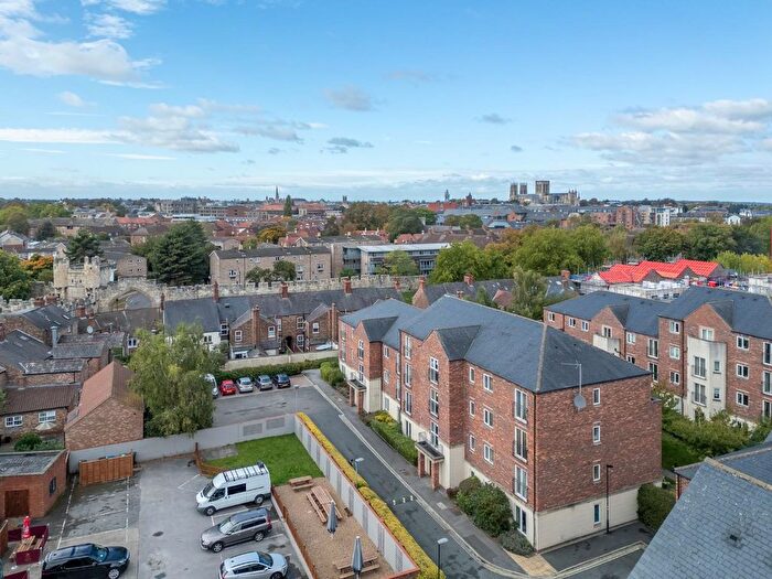 2 Bedroom Flat For Sale In Brinkworth Terrace, York, YO10