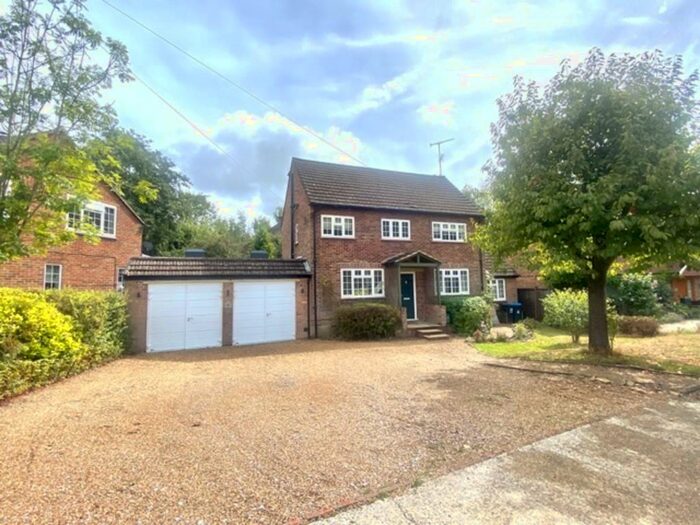 4 Bedroom Detached House To Rent In Meadowbrook, Oxted, RH8