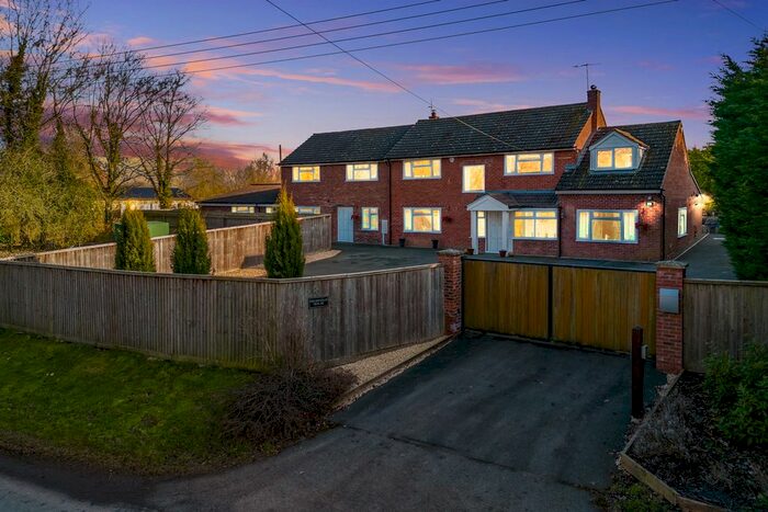 7 Bedroom Detached House For Sale In Old Turnpike Road, Crowle, Worcestershire, WR7