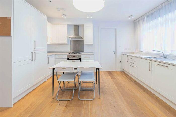 2 Bedroom Flat To Rent In Great Portland Street, London, W1W