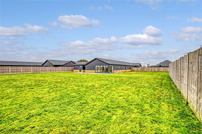 4 Bedroom Bungalow For Sale In Greyhound Grove, Upminster, RM14