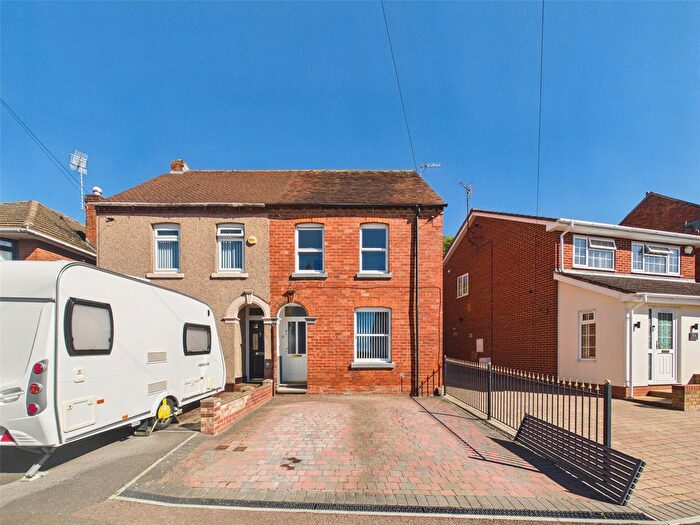 3 Bedroom Semi-Detached House For Sale In Fox Elms Road, Tuffley, Gloucester, GL4
