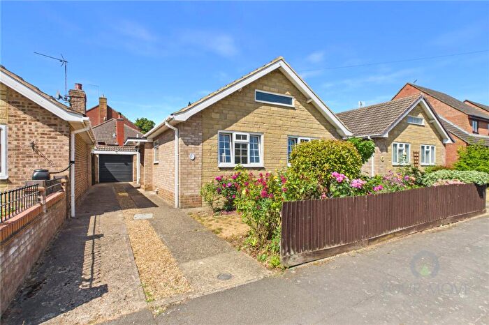 2 Bedroom Bungalow For Sale In Browning Avenue, Kettering, Northamptonshire, NN16