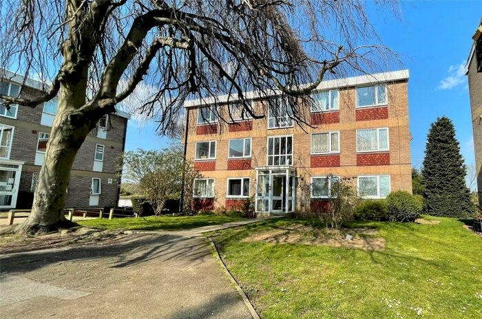 2 Bedroom Apartment To Rent In Addlestone, KT15