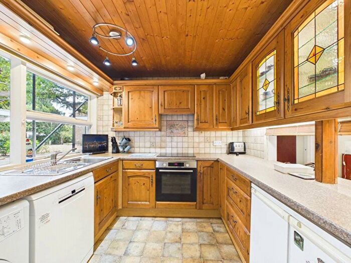 2 Bedroom Flat To Rent In Coleridge Court, Richmond, TW10