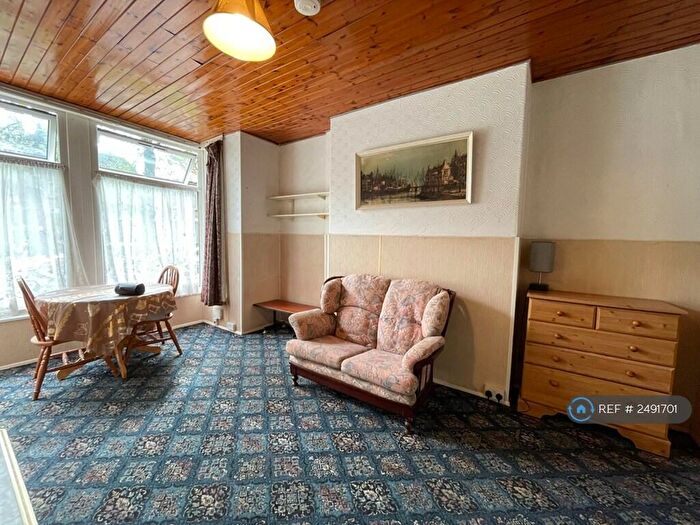 Studio To Rent In Marlborough Avenue, Hull, HU5