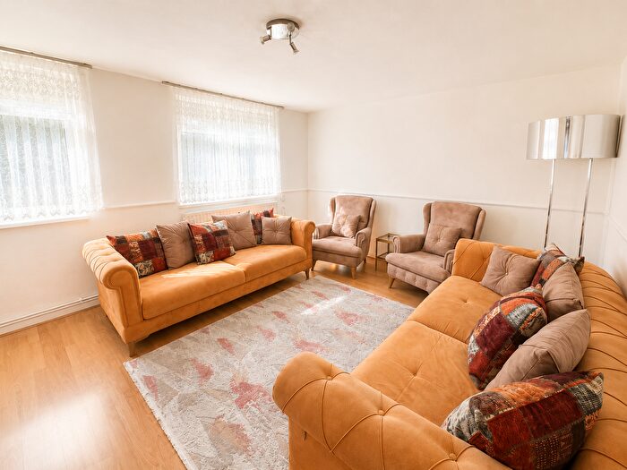 2 Bedroom Flat For Sale In Glengarnock Avenue, London, E14