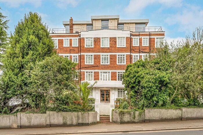 2 Bedroom Flat For Sale In Wimbledon Hill Road, London, SW19
