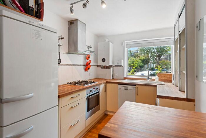 2 Bedroom Flat To Rent In Abbotts Close, Alwyne Road, N1
