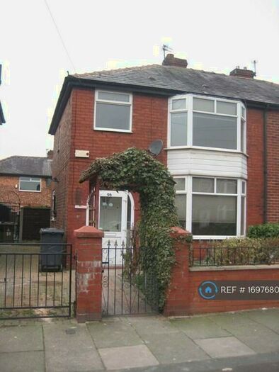 3 Bedroom Semi-Detached House To Rent In Droylsden, Droylsden, M43