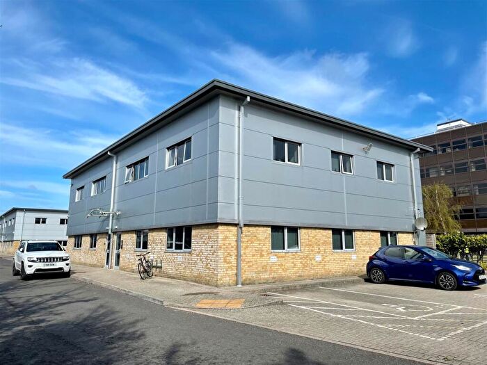 Studio To Rent In Segensworth Road, Fareham, PO15