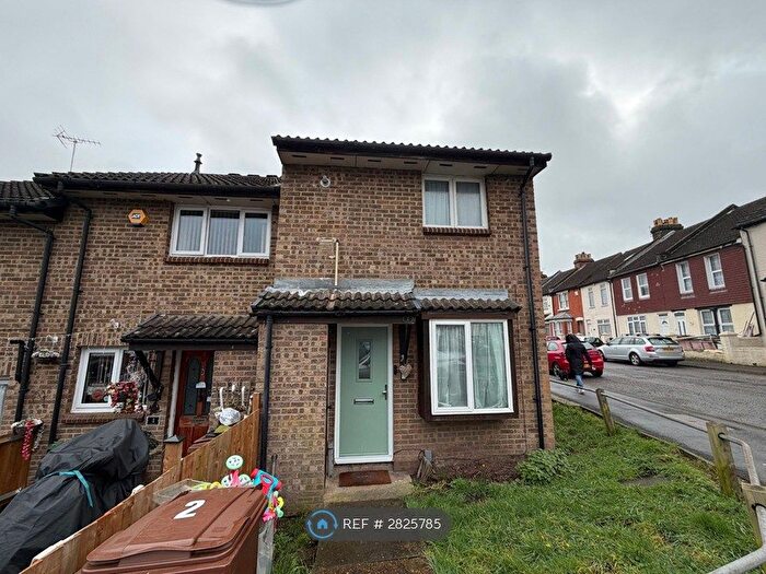 1 Bedroom End Terrace House To Rent In Oliver Close, Chatham, ME4
