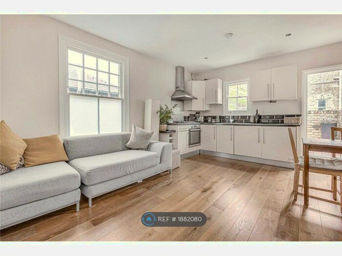 2 Bedroom Maisonette To Rent In Tennyson Street, London, SW8