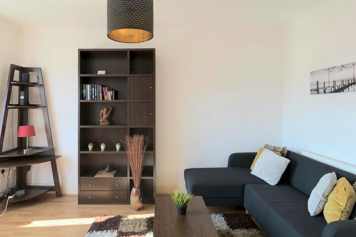 2 Bedroom Flat To Rent In Craster Road, London, SW2