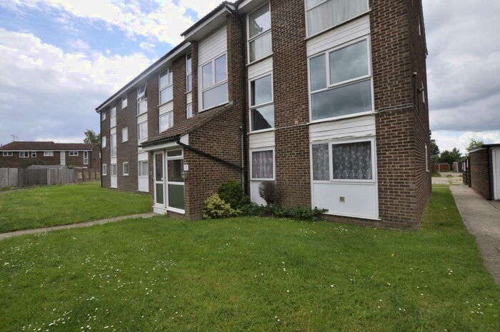 2 Bedroom Flat To Rent In Larkspur Court, Springfield, CM1