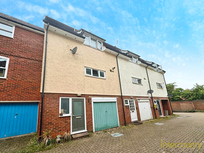 3 Bedroom House To Rent In Oast House Court, Saffron Walden, Essex, CB10