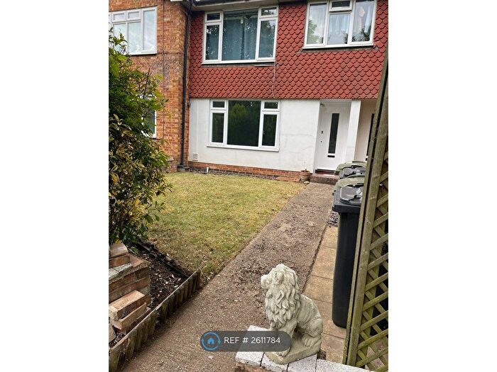 1 Bedroom Flat To Rent In Station Row, Shalford, Guildford, GU4