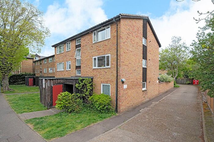 1 Bedroom Flat For Sale In Queens Road, Twickenham, TW1