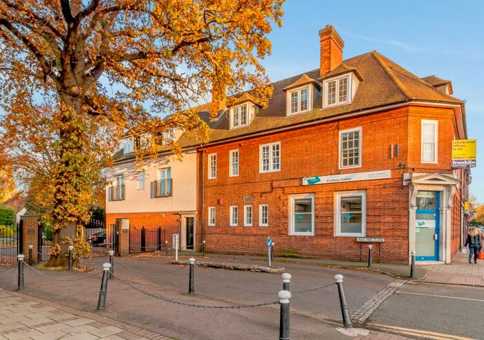 2 Bedroom Apartment To Rent In Queens Road, Weybridge, Surrey, KT13
