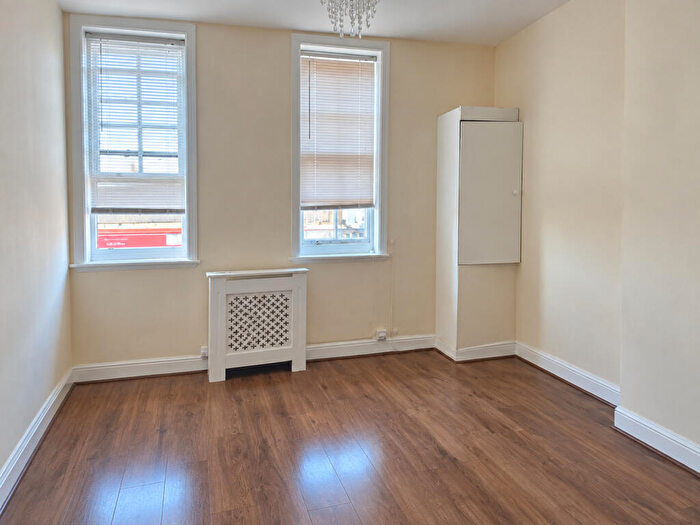 2 Bedroom Flat To Rent In High Street, Thornton Heath, Croydon, CR7