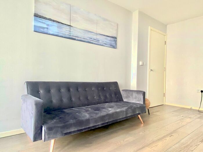 1 Bedroom Flat To Rent In Central Street, London, EC1V