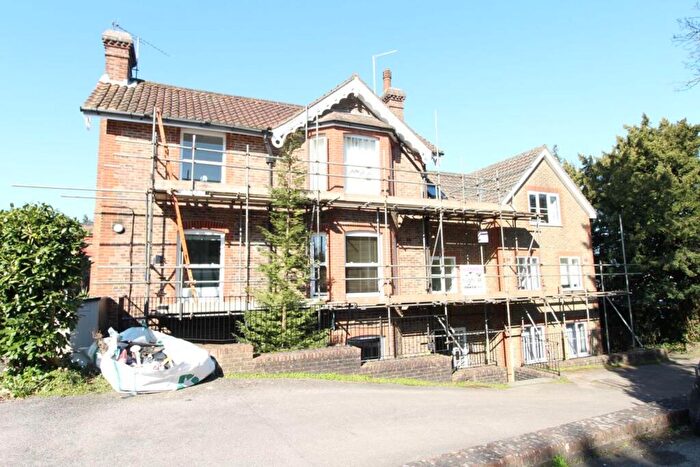 1 Bedroom Flat To Rent In Paddockhall Road, Oakdene Paddockhall Road, RH16