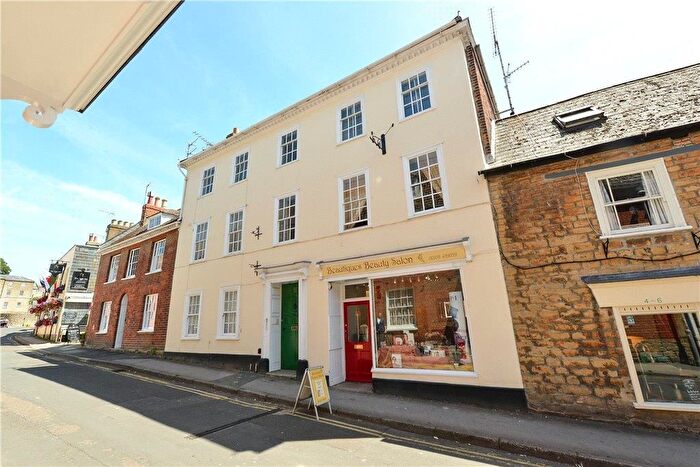1 Bedroom Flat To Rent In Barrack Street, Bridport, Dorset, DT6