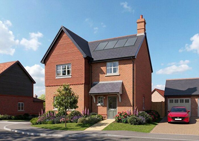 3 Bedroom Houseboat For Sale In Abbey Barn Park, Wycombe, HP10