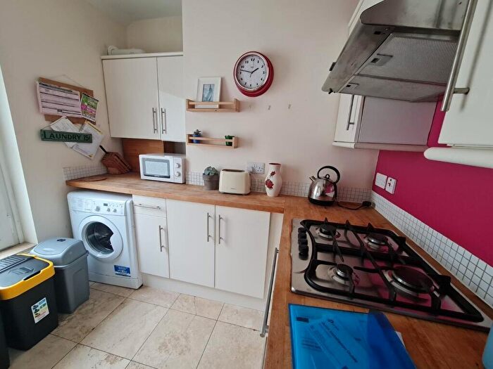 3 Bedroom Flat To Rent In Gwydr Crescent, Uplands, SA2