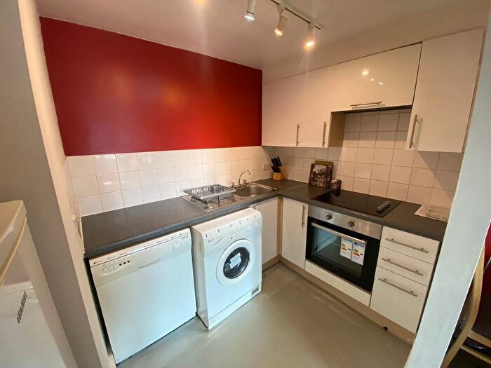 1 Bedroom Flat To Rent In Shandon Court, Liverpool, L3