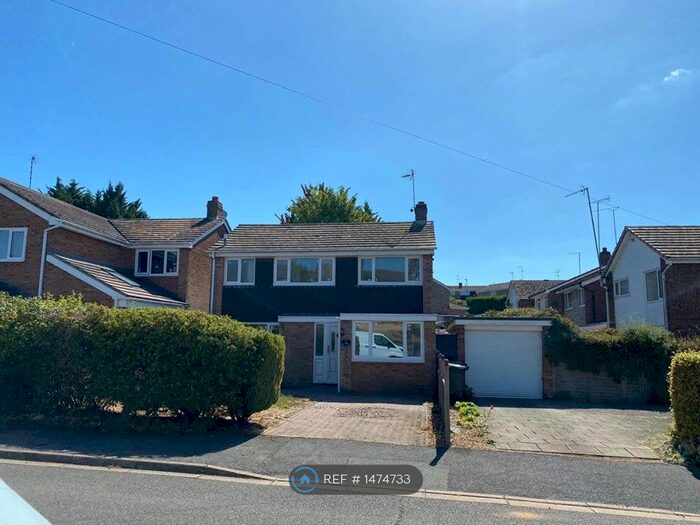 4 Bedroom Detached House To Rent In Swallow Drive, Rushden, NN10