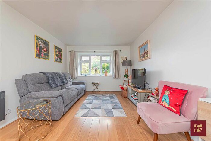 1 Bedroom Flat To Rent In Emerson Court, Albert Walk, Crowthorne, RG45