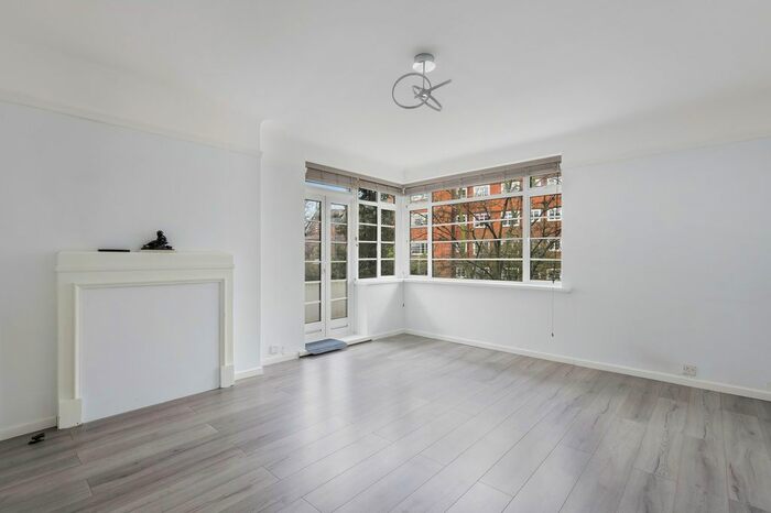 3 Bedroom Flat To Rent In Wimbledon Hill Road, London, SW19