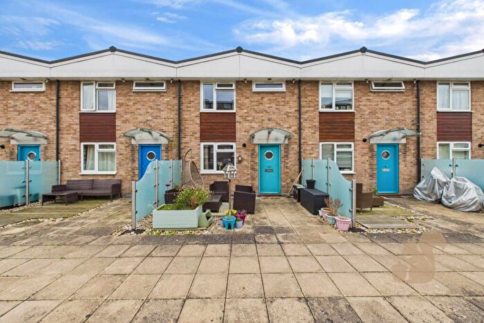 2 Bedroom Duplex For Sale In The Vineyards, Great Baddow, Chelmsford, CM2