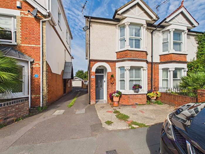 3 Bedroom Semi-Detached House To Rent In Weir Road, Chertsey, Surrey, KT16