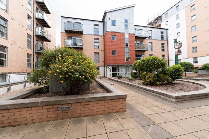 2 Bedroom Flat To Rent In Queen Mary Avenue, South Woodford, E18