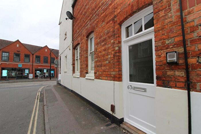 2 Bedroom Flat To Rent In Union Street, Newport Pagnell, MK16