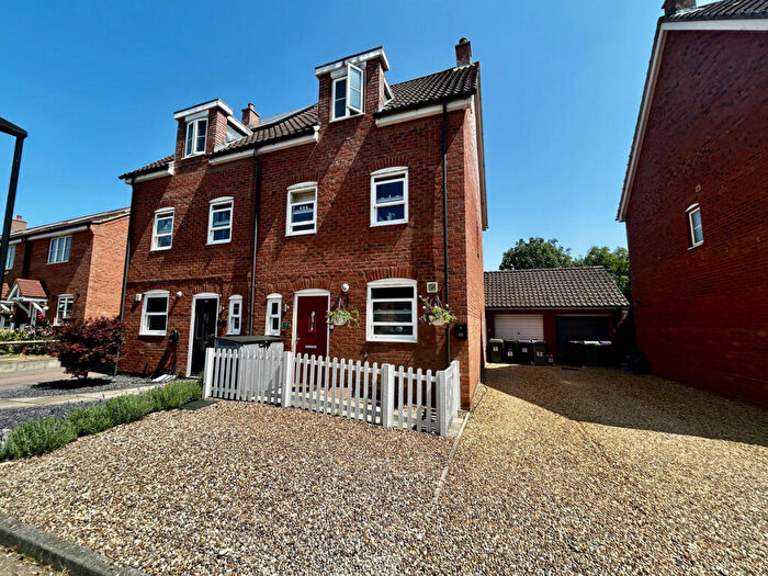 4 Bedroom Semi-Detached House For Sale In Beck Way, Thurlby, PE10