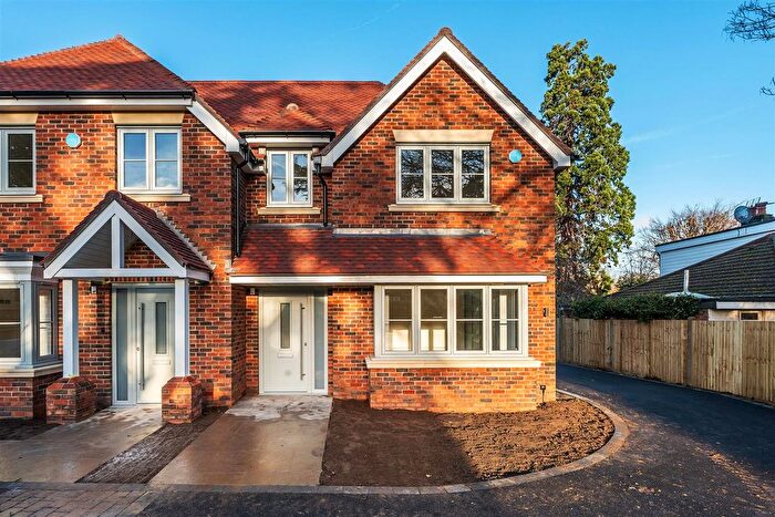 3 Bedroom Semi Detached House For Sale In Lower Road, Bookham, KT23